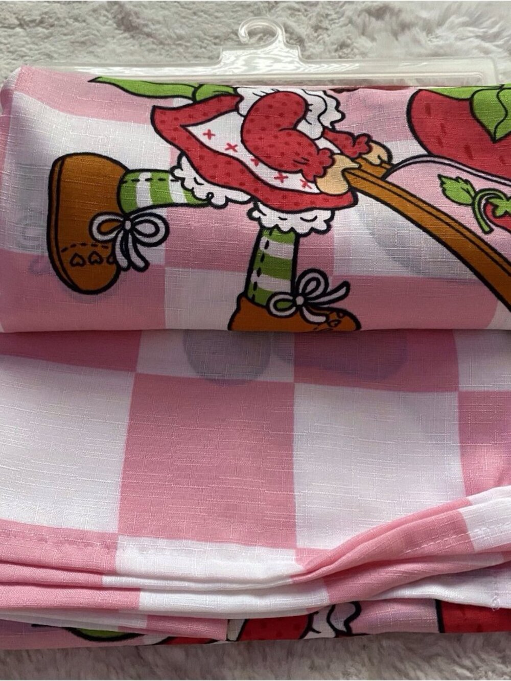 13 Piece Set Strawberry Shortcake Shower Curtain Set And Metal Hooks 72 X 72 NEW - Picture 6 of 13